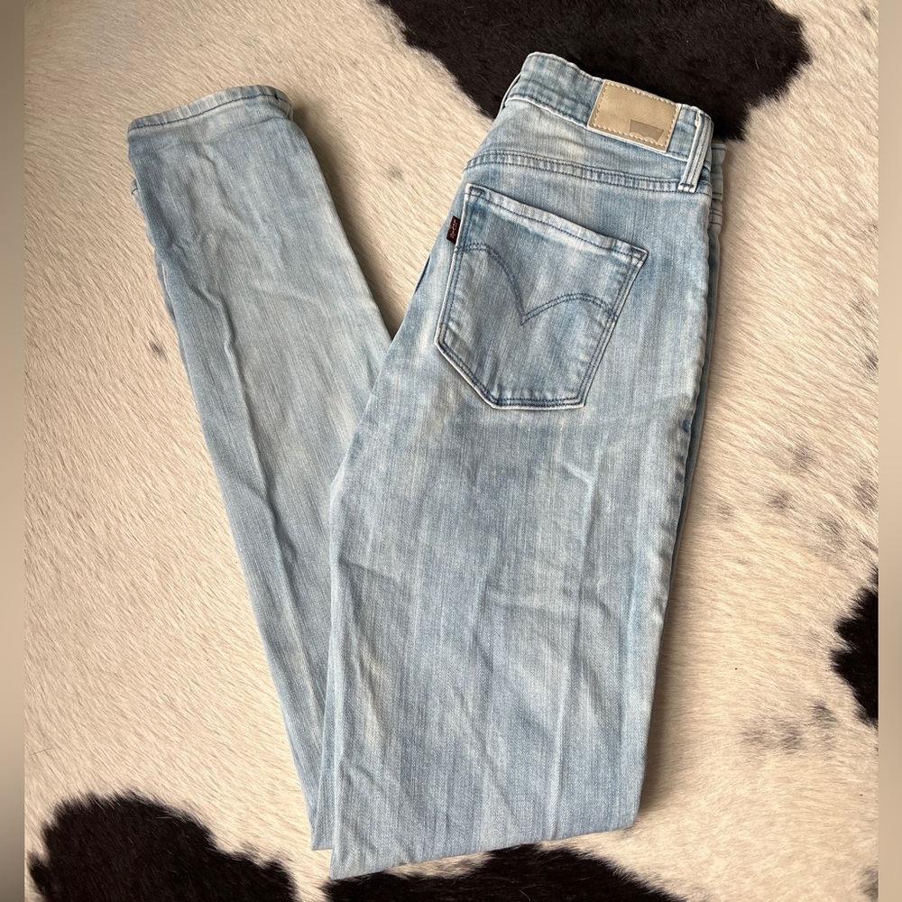 Levi’s Light Wash Skinny Jeans